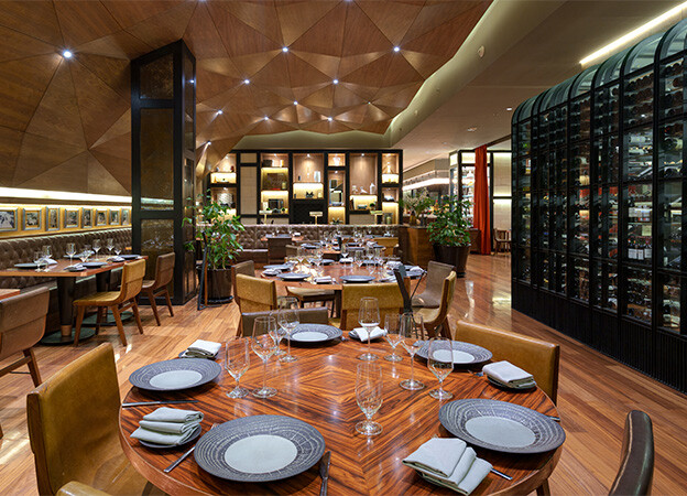 Hotel with restaurants and military discounts for FAMEX