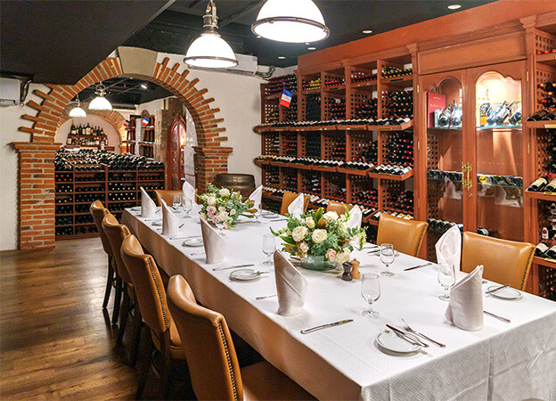Military discounts in a hotel with wine cellar for FAMEX